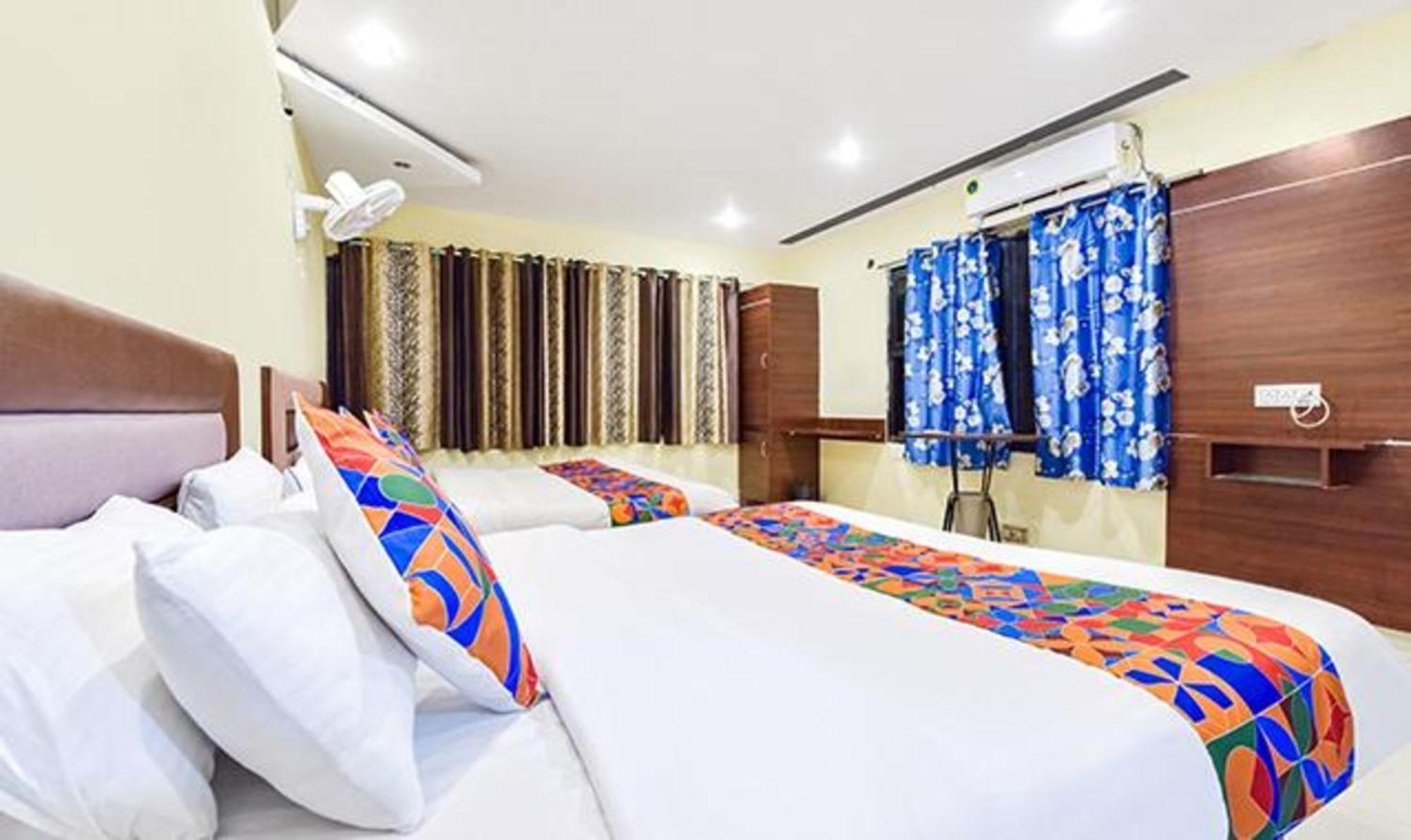 אחמדאבאד Fabexpress Poonam Palace מראה חיצוני תמונה